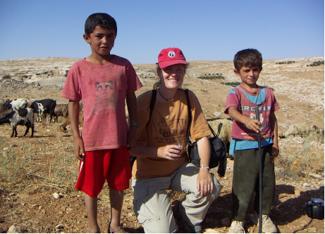 Mary Yoder with two Palestinian children
