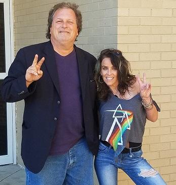 Man making peace sign with woman making peace sign