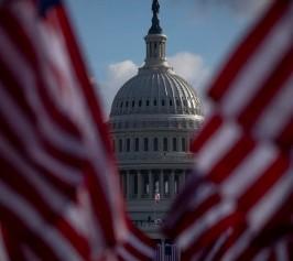 Capitol bldg between two flags