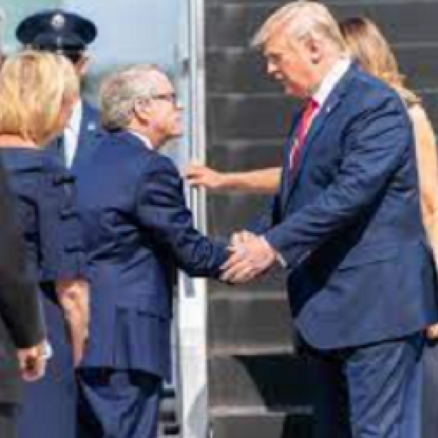 Dewine shaking hands with Trump