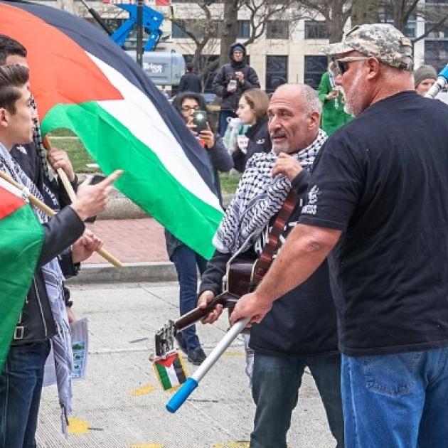 Confrontation at protest of men carrying Israeli and Palestinian flags