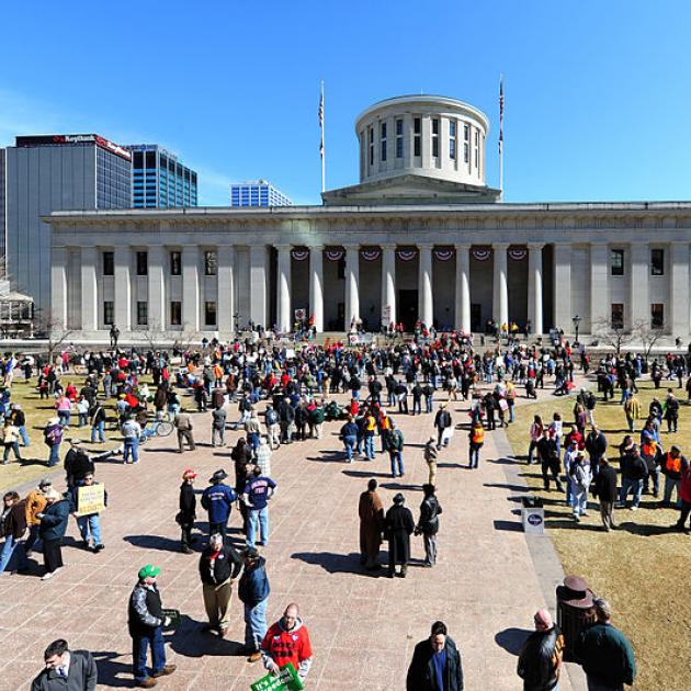 People protesting at Ohio Statehouse