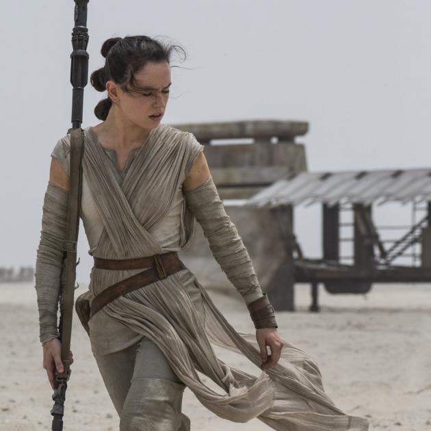 Female Star Wars character walking 