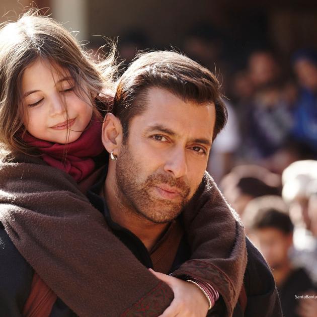 Man carrying a little girl on his back 