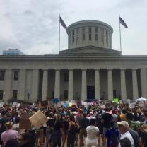 People rallying at Ohio Statehouse
