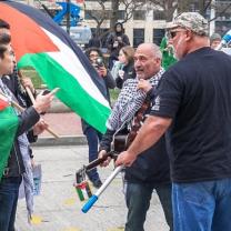 Confrontation at protest of men carrying Israeli and Palestinian flags