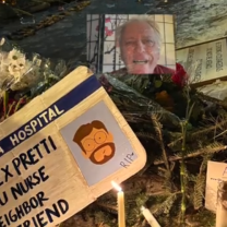 Dave Lippman and sign about Alex Pretti